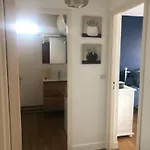 Appartement Entierement Renove Avec Vue Sur Le Bassin Et St Yves - Parking Prive *
