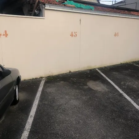 Appartamento Entierement Rénové Avec Vue Sur Le Bassin Et St Yves Parking Privé