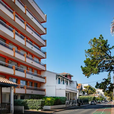 Entierement Rénové Avec Vue Sur Le Bassin Et St Yves Parking Privé *