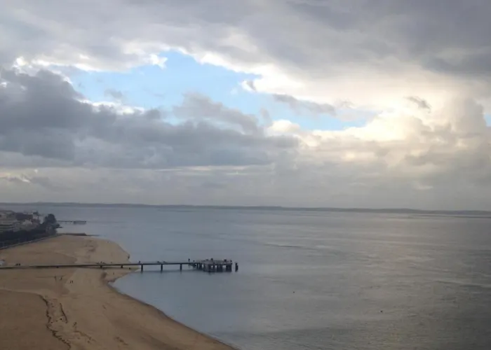 Entierement Rénové Avec Vue Sur Le Bassin Et St Yves Parking Privé Appartement