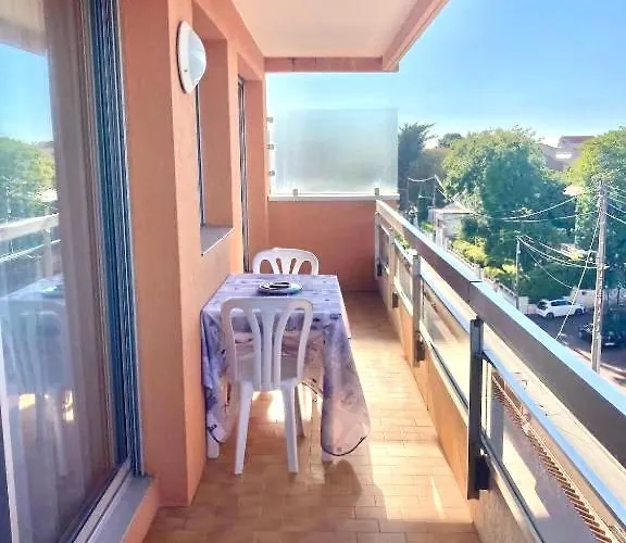Appartement Entierement Rénové Avec Vue Sur Le Bassin Et St Yves Parking Privé *