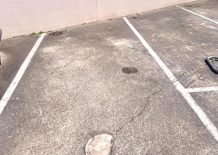 Appartement Entierement Rénové Avec Vue Sur Le Bassin Et St Yves Parking Privé