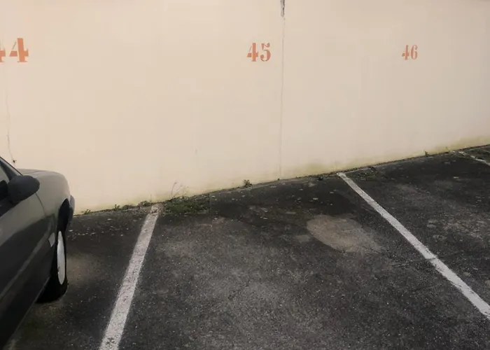 Entierement Rénové Avec Vue Sur Le Bassin Et St Yves Parking Privé